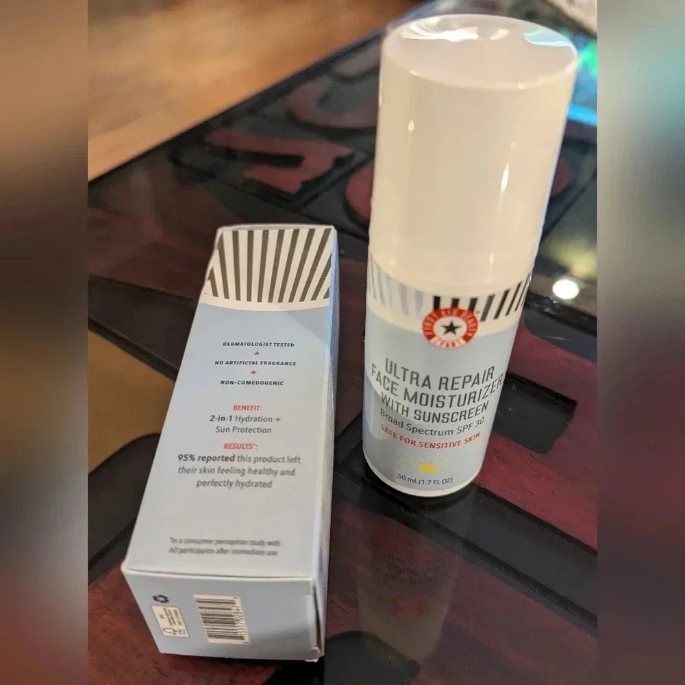 NIB First Aid Beauty Ultra Repair Face Moisturizer with Sunscreen 1.7 floz